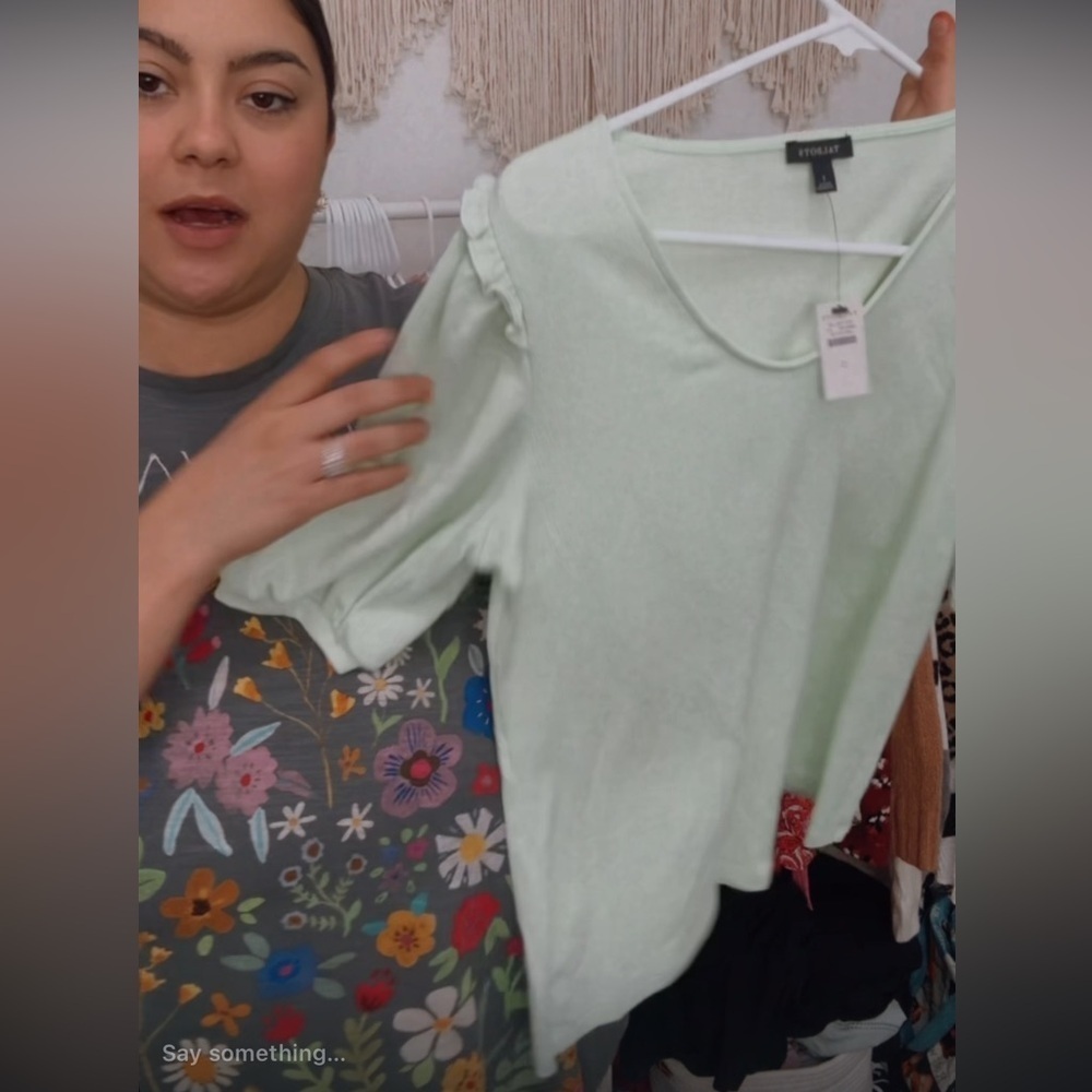 BNWT Talbots RUFFLE SHOULDER VOOP NECK TEE - Picture 2 of 2